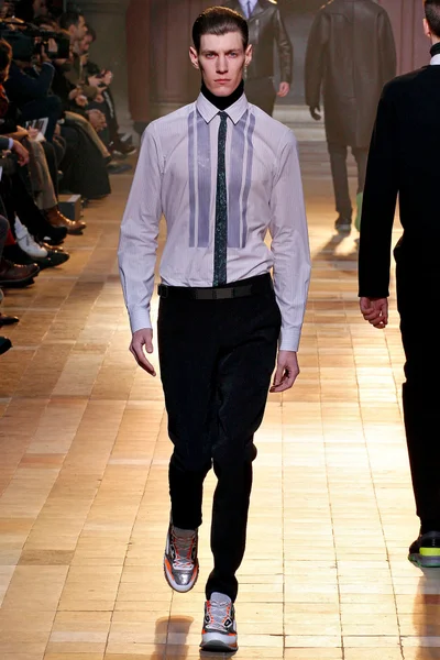 Look 9
